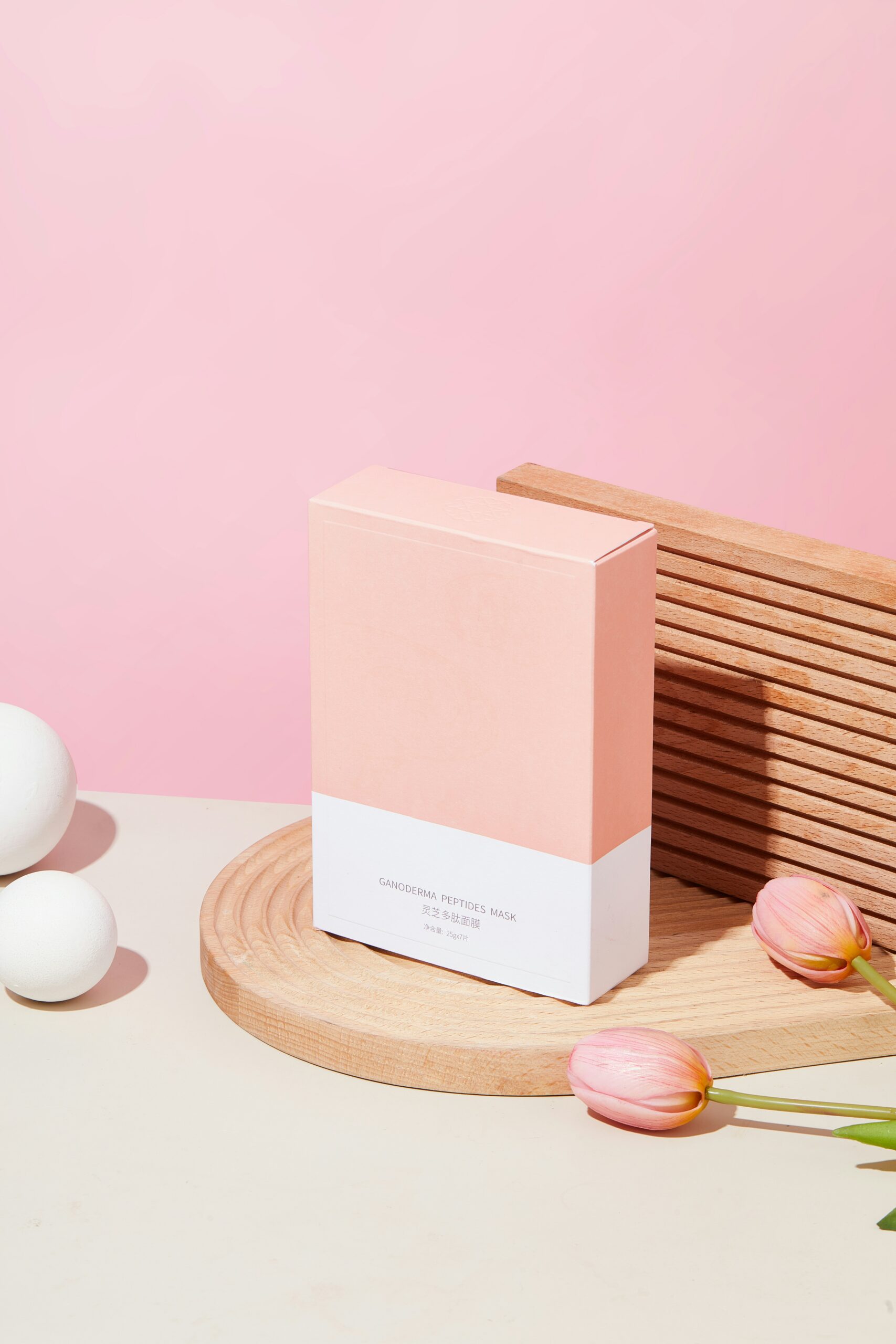 Cosmetic packaging detail